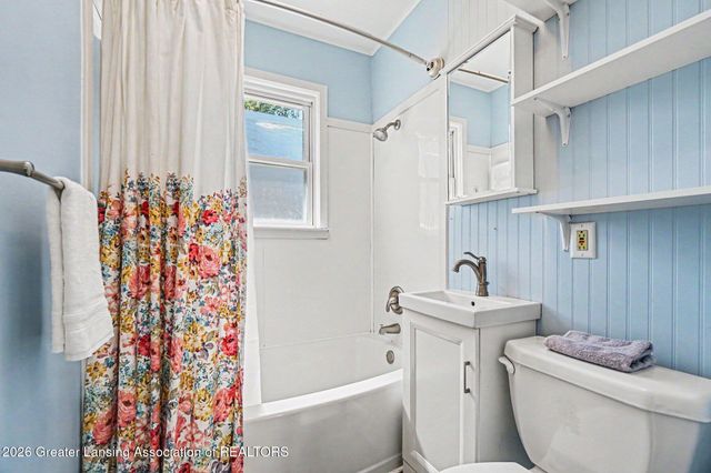 2515 Harding Avenue, Lansing, MI 48910