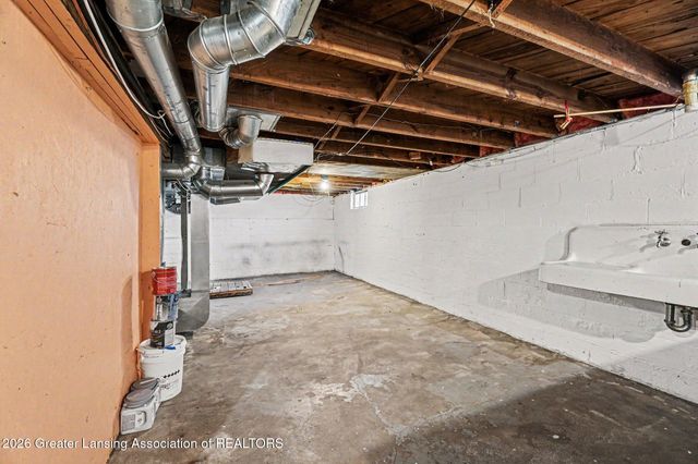 2515 Harding Avenue, Lansing, MI 48910