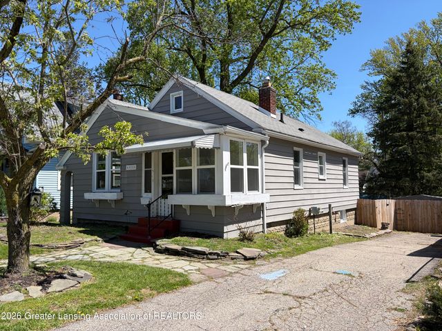 2515 Harding Avenue, Lansing, MI 48910
