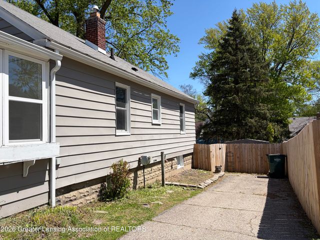 2515 Harding Avenue, Lansing, MI 48910