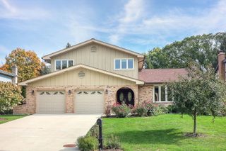 9S251 Graceland Street, Downers Grove, IL 60516