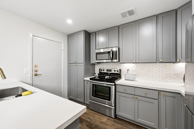 1116 Bering Drive 25, Houston, TX 77057