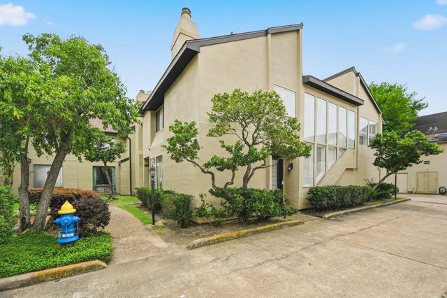 1116 Bering Drive 25, Houston, TX 77057