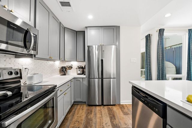1116 Bering Drive 25, Houston, TX 77057
