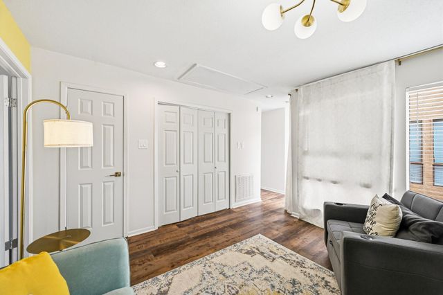1116 Bering Drive 25, Houston, TX 77057