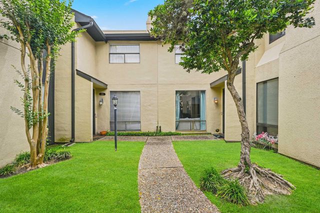 1116 Bering Drive 25, Houston, TX 77057