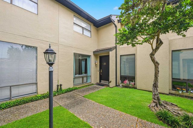 1116 Bering Drive 25, Houston, TX 77057