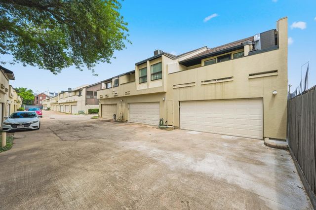 1116 Bering Drive 25, Houston, TX 77057