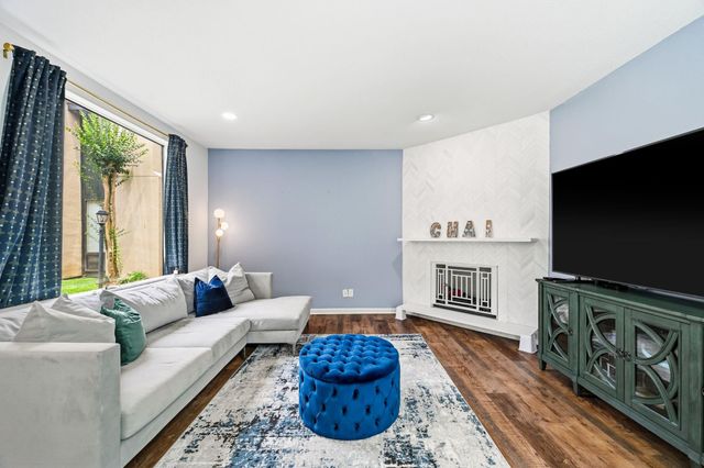 1116 Bering Drive 25, Houston, TX 77057