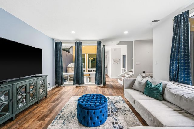 1116 Bering Drive 25, Houston, TX 77057