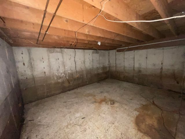 216 Cherokee Drive, Lowell, IN 46356