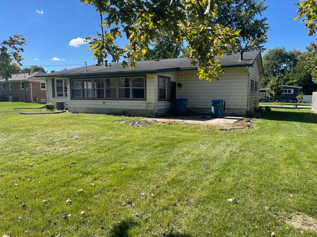 216 Cherokee Drive, Lowell, IN 46356
