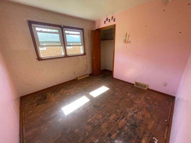 216 Cherokee Drive, Lowell, IN 46356