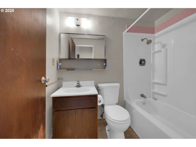 1313 LINCOLN St 1005, Eugene, OR 97401