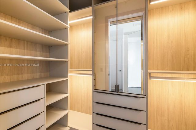 17550 Collins 1604, Sunny Isles Beach, FL 33160