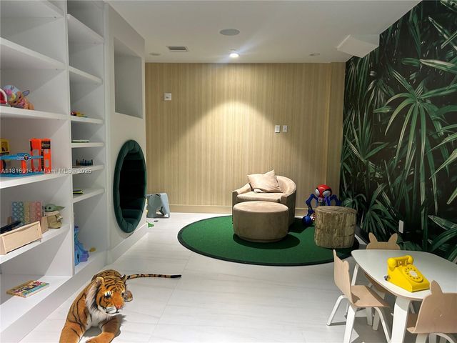 17550 Collins 1604, Sunny Isles Beach, FL 33160