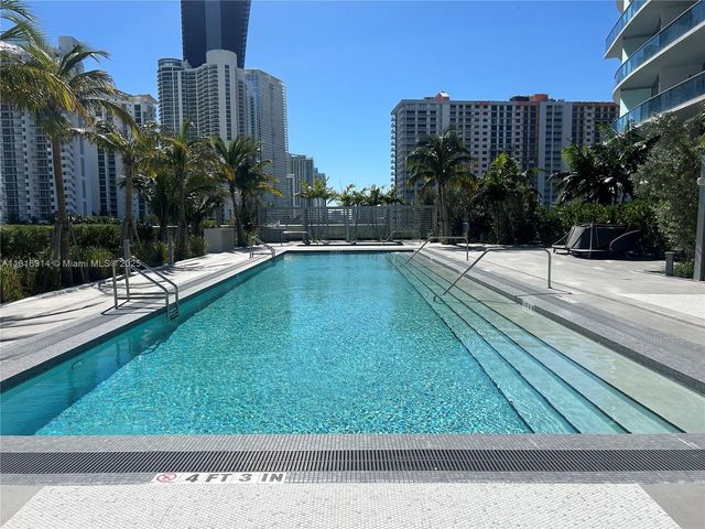 17550 Collins 1604, Sunny Isles Beach, FL 33160