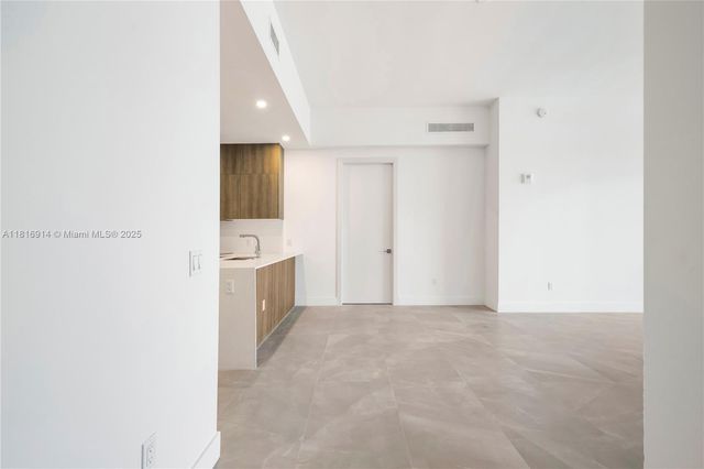 17550 Collins 1604, Sunny Isles Beach, FL 33160