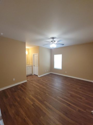 2107 24th Street N, Texas City, TX 77590