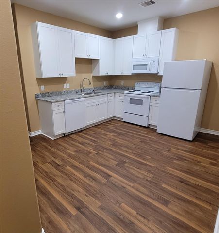 2107 24th Street N, Texas City, TX 77590