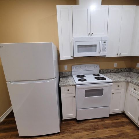 2107 24th Street N, Texas City, TX 77590