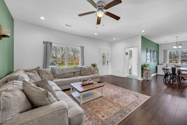 200 Texas Ave, Oak Grove, KY 42262