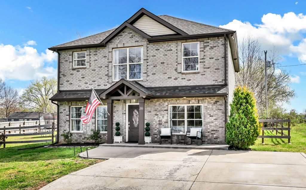 200 Texas Ave, Oak Grove, KY 42262