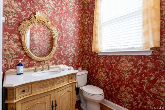 14 Vantage Court, Port Jefferson, NY 11777