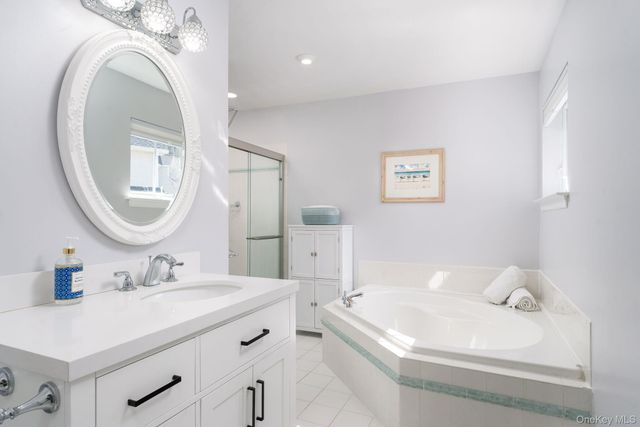 14 Vantage Court, Port Jefferson, NY 11777