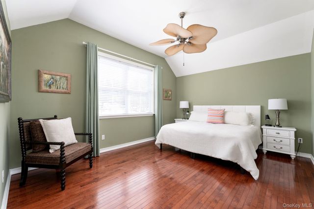 14 Vantage Court, Port Jefferson, NY 11777