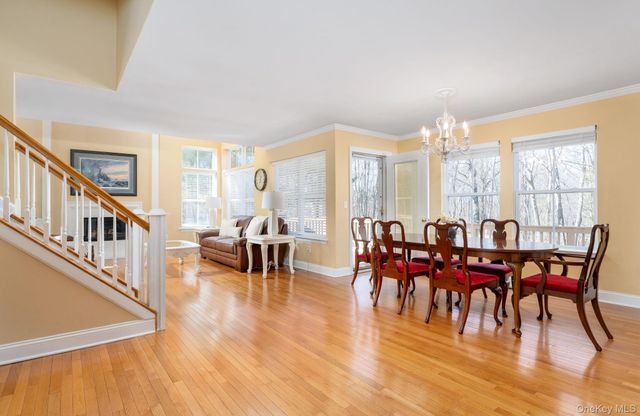 14 Vantage Court, Port Jefferson, NY 11777