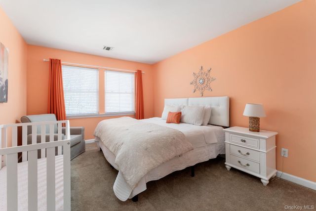 14 Vantage Court, Port Jefferson, NY 11777