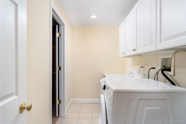 14 Vantage Court, Port Jefferson, NY 11777