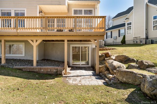 14 Vantage Court, Port Jefferson, NY 11777