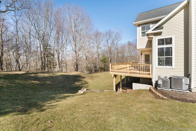 14 Vantage Court, Port Jefferson, NY 11777