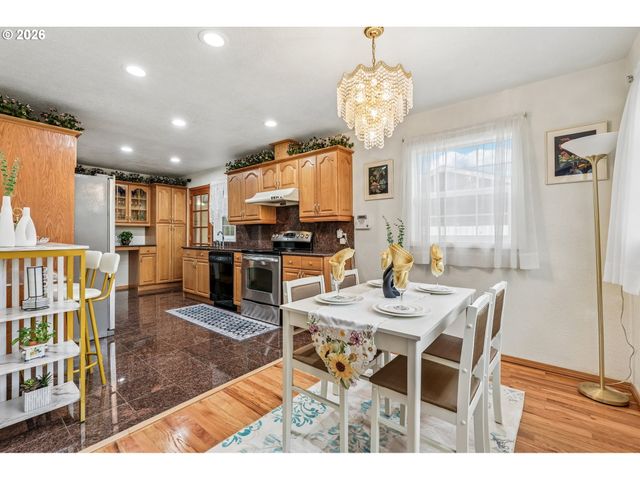 7918 Se LINCOLN St, Portland, OR 97215
