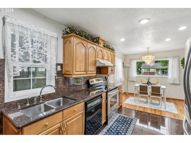 7918 Se LINCOLN St, Portland, OR 97215