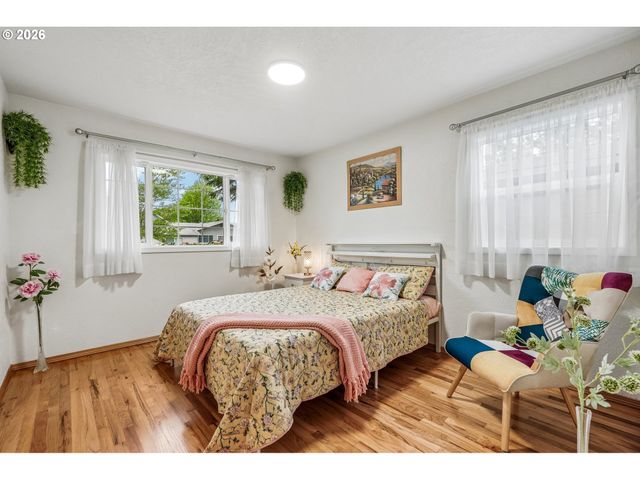 7918 Se LINCOLN St, Portland, OR 97215