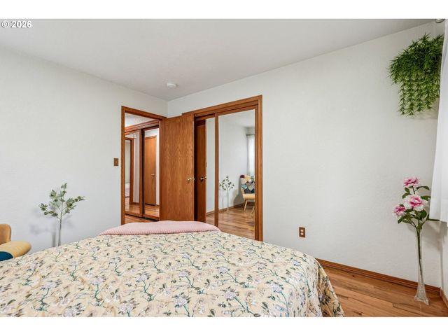 7918 Se LINCOLN St, Portland, OR 97215