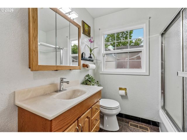 7918 Se LINCOLN St, Portland, OR 97215