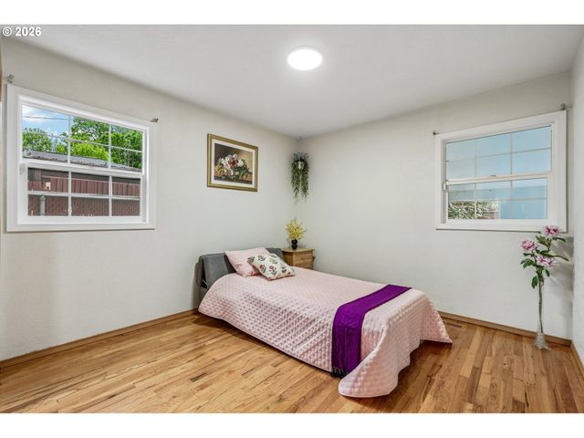 7918 Se LINCOLN St, Portland, OR 97215