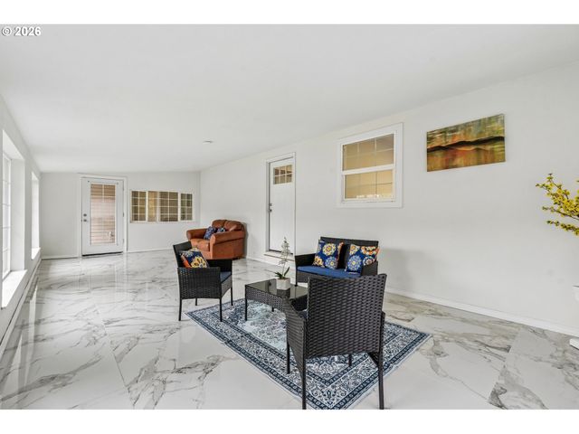 7918 Se LINCOLN St, Portland, OR 97215