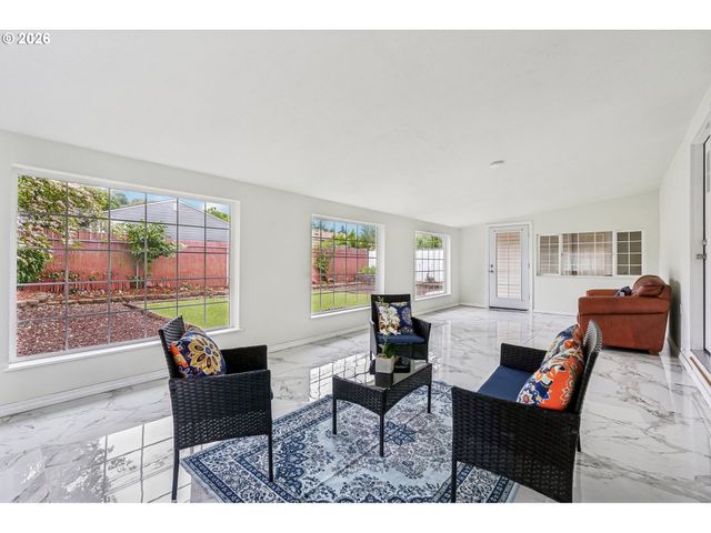 7918 Se LINCOLN St, Portland, OR 97215