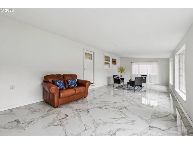 7918 Se LINCOLN St, Portland, OR 97215