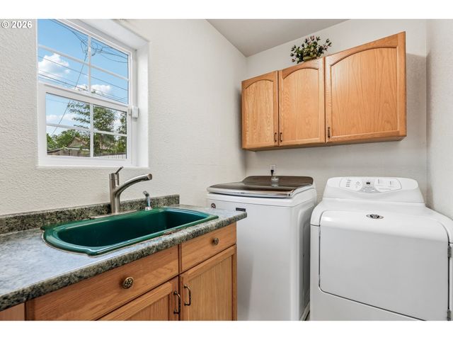 7918 Se LINCOLN St, Portland, OR 97215