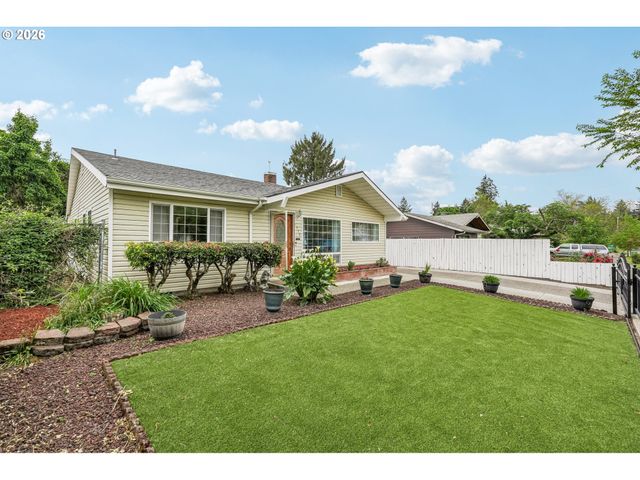 7918 Se LINCOLN St, Portland, OR 97215