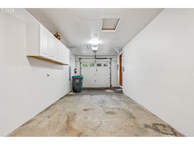 7918 Se LINCOLN St, Portland, OR 97215