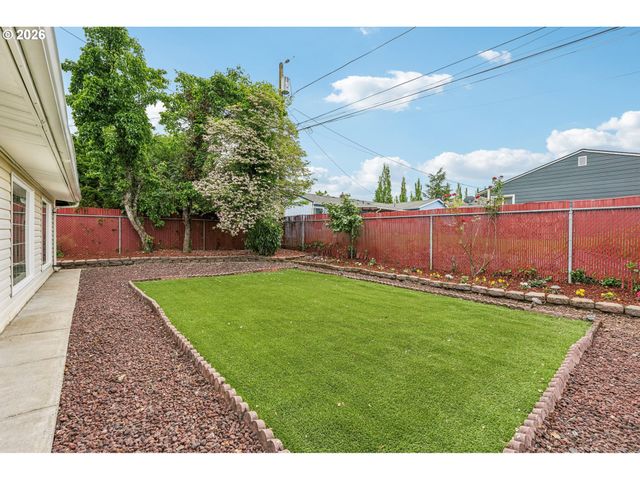7918 Se LINCOLN St, Portland, OR 97215