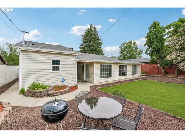 7918 Se LINCOLN St, Portland, OR 97215
