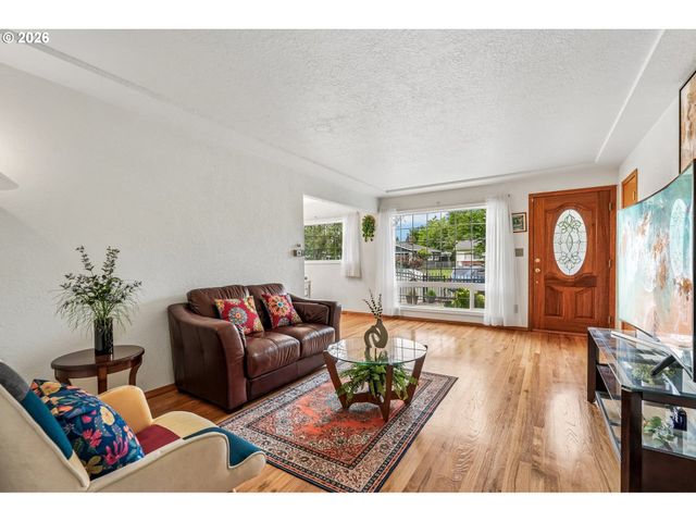 7918 Se LINCOLN St, Portland, OR 97215